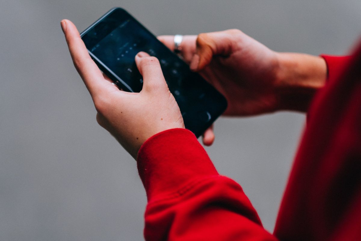 Czy Twój telefon Cię podsłuchuje Mity, fakty i jak się chronić